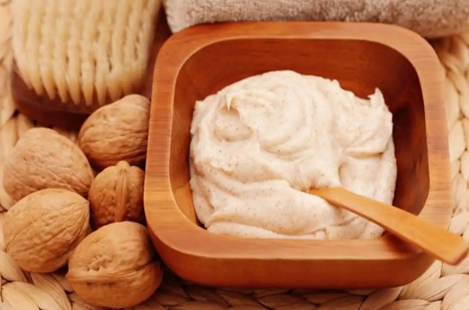 طرز تهیه ماسک خانگی گردو برای پوست